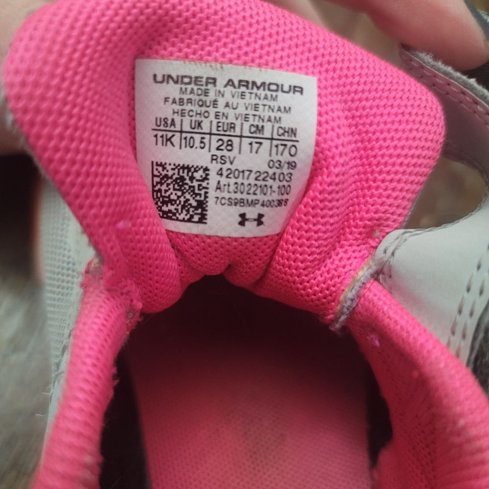 Girls under armour shoes - Picture 2 of 3